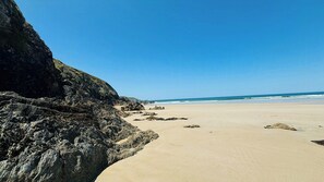 Beach - Contemporary haven on the Breton coast (Plouhinec)