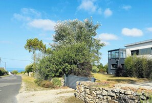 Property grounds - Contemporary haven on the Breton coast (Plouhinec)