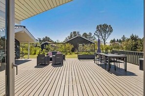 Outdoor dining - Holiday home by beach and forest near Hals (Hals)
