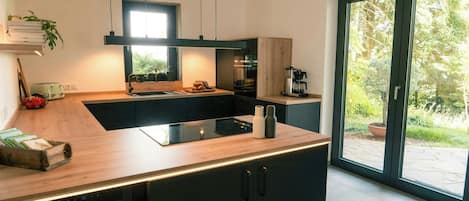 Microwave, oven, dishwasher, coffee/tea maker