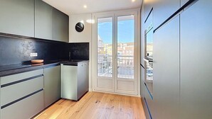 Private kitchen - Apartment for 4 people - City center (SAINTE MAXIME)