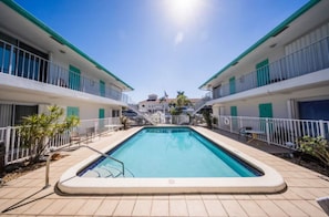 Outdoor pool - Mahalo Isles Apartments by Rocketstay (Fort Lauderdale)