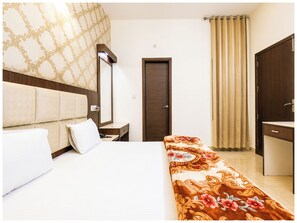Standard Double Room, Multiple Beds, Air conditioning | Hypo-allergenic bedding, desk, soundproofing, free WiFi - Hotel Hilroz Near Golden Temple Amritsar (Amritsar)
