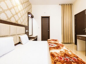 Phòng đôi Tiêu chuẩn, nhiều giường, máy điều hòa | Bộ đồ giường kháng dị ứng, bàn, phòng cách âm 