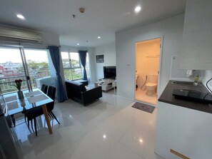 Interior - 2-bedroom condo just oposit jomtien Pattaya beach (Muang Pattaya)