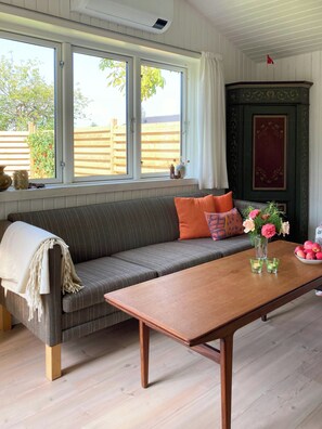 Fireplace - Cozy holiday home near Hvidbjerg beach (Børkop)