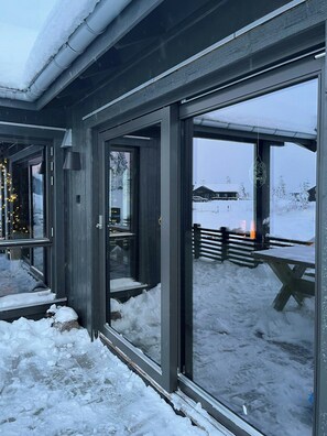 Exterior detail - Modern cabin with views of Skeikampen (Svingvoll)
