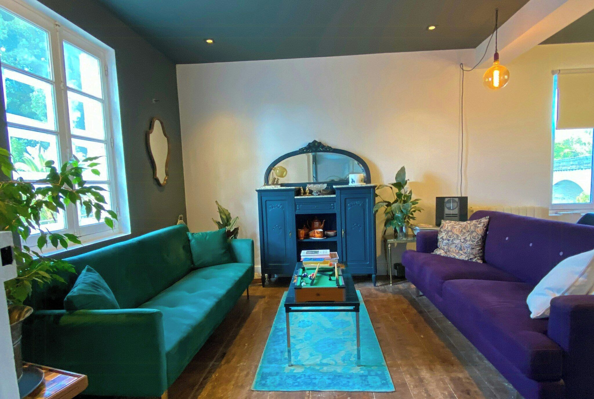TV, fireplace
