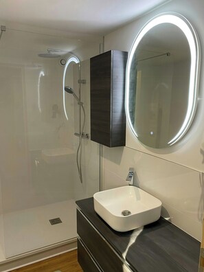 Shower - Charming house by the Seine in Normandy (Poses)