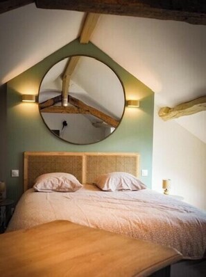 Desk, free WiFi - Charming house by the Seine in Normandy (Poses)