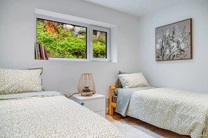 Room - 5 Bedroom luxury retreat near Horseshoe Bay (West Vancouver)