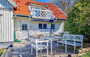 Outdoor dining - Stunning home in Billdal with WiFi (Billdal)