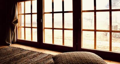 Flat in renovated stone barn in Hamra near the sea