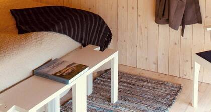 Flat in renovated stone barn in Hamra near the sea