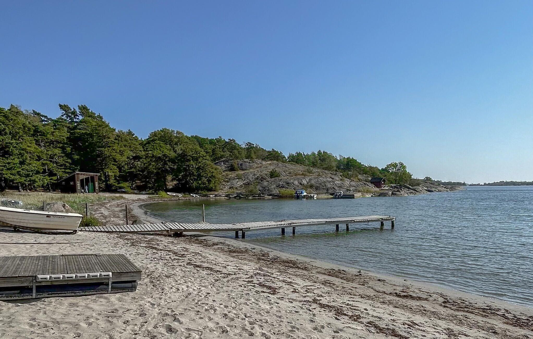 Una spiaggia nelle vicinanze, pesca