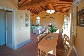 Dining - Hillside apartment with pool and view near Lucca (San Lorenzo di Moriano)