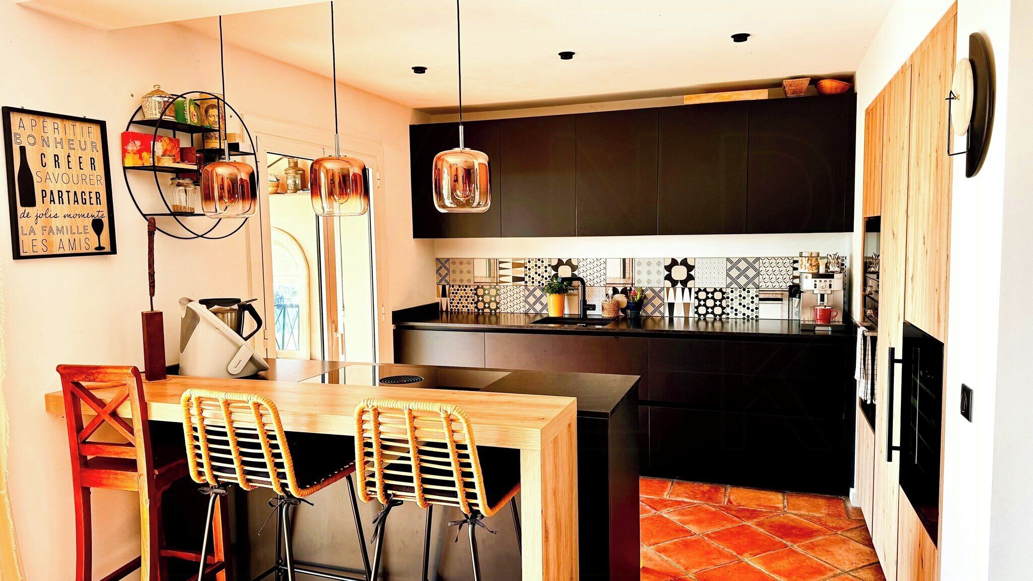 Microwave, oven, dishwasher, coffee/tea maker