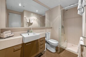Classic Apartment, Balcony | Bathroom - Exclusive Stays - Mainpoint (Southbank)