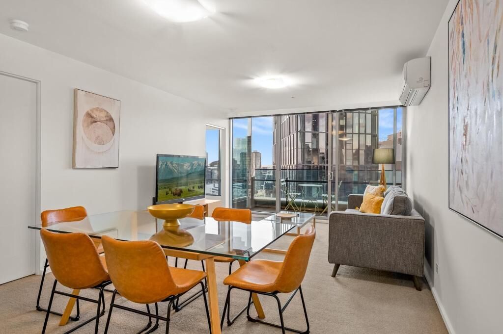 Apartamento clásico, balcón | Zona de estar | Una Smart TV