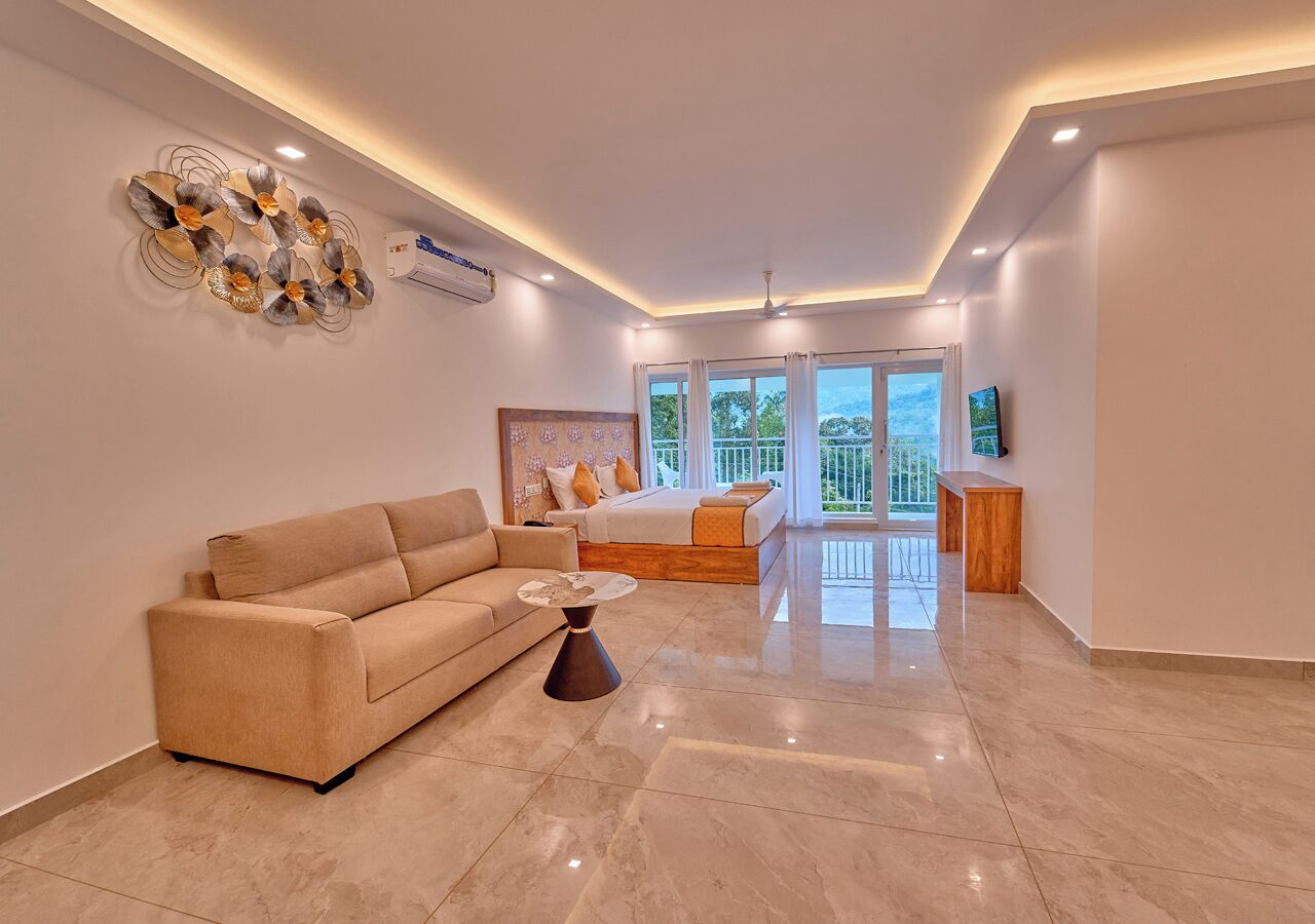 Superior Room, Balcony, Pool View | Living area