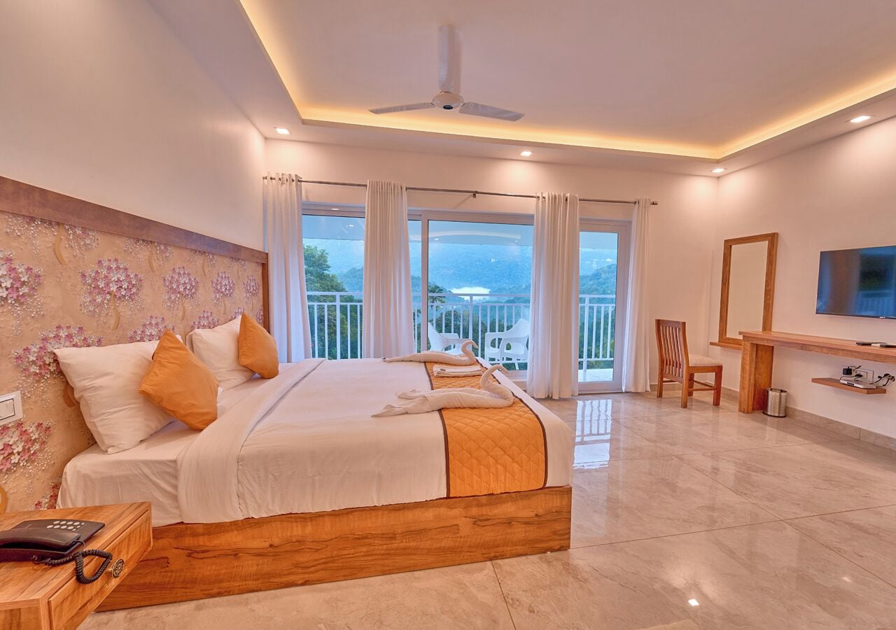 Superior Room, Balcony, Pool View | Free WiFi