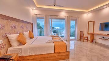 Superior Room, Balcony, Pool View | Free WiFi