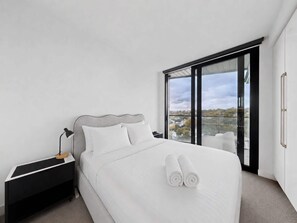 Iron/ironing board, WiFi, bed sheets - Modern Living in the Heart of Hawthorn East (Hawthorn East)