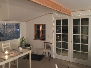 Dining - Summerhouse near Marielyst beach with large garden (Væggerløse)