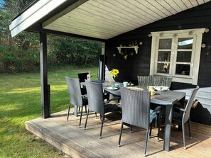 Outdoor dining - Summerhouse near Marielyst beach with large garden (Væggerløse)
