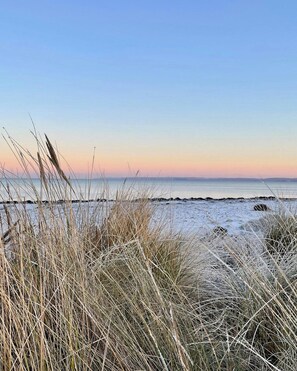 Beach - Architect-designed gem on Møn with view (Stege)