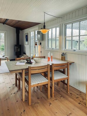 Dining - Ban-Heiwa, close to beach and nature (Store Fuglede)