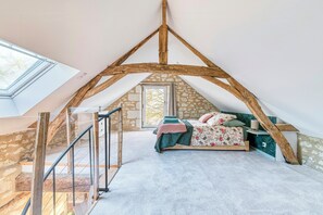 Free WiFi - Eco-cottage with bird sanctuary in Anjou (Brissac Loire Aubance)