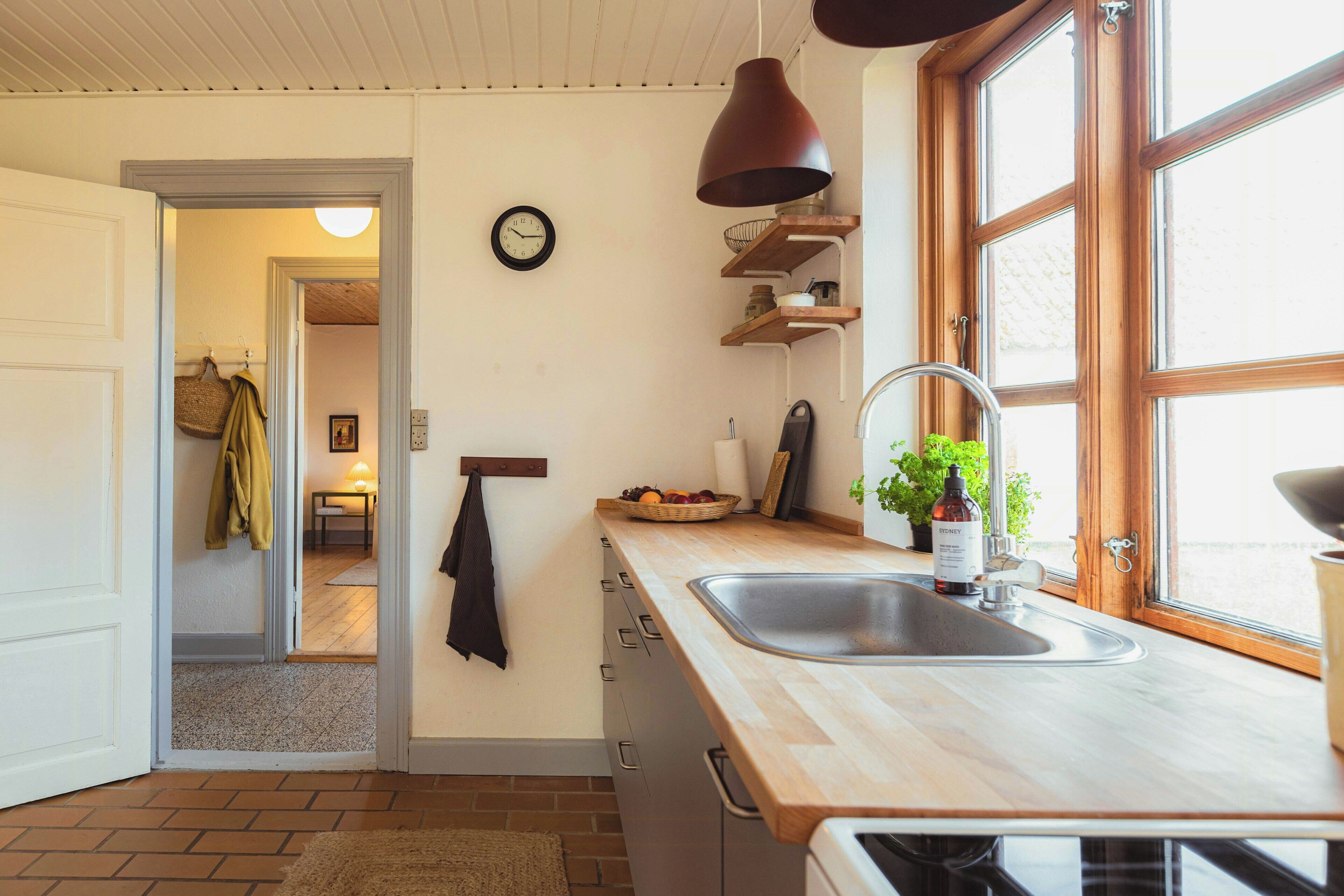 Oven, coffee/tea maker