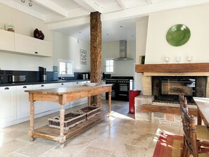 Microwave, oven, dishwasher, coffee/tea maker - Stone manor house in Quercy (Belvèze)