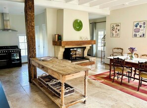 Dining - Stone manor house in Quercy (Belvèze)