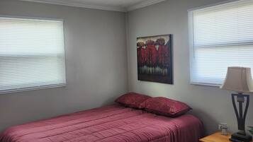 3 bedrooms, iron/ironing board, WiFi, bed sheets