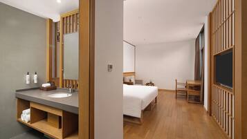 Superior Single Room | Desk, laptop workspace, free WiFi
