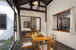 Superior Single Room | Dining - Wanda Yi SuZhou (Suzhou)
