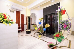 Lobby - Hotel Ganga Crown Palace (Mathura)