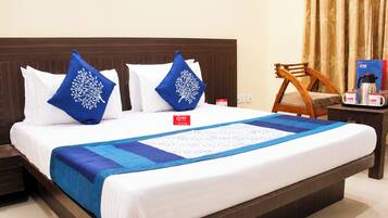 Deluxe Double Room, Air conditioning | Hypo-allergenic bedding, desk, soundproofing, free WiFi