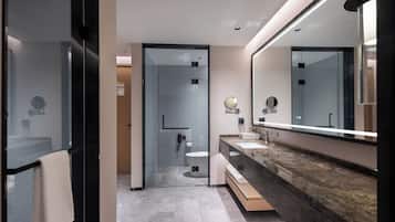 Douche, articles de toilette gratuits, sĂšche-cheveux