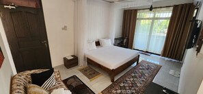 Deluxe Studio Suite | Individually decorated, individually furnished, free WiFi - Salaam Green Homestays Diani  (Diani Beach)