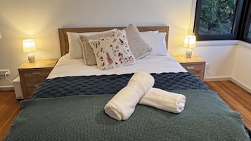 Iron/ironing board, internet, bed sheets