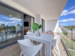 Outdoor dining - Cana Life Luxury | Sky Pool Penthouse (Punta Cana)