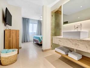In-room safe, iron/ironing board, WiFi, bed sheets - Cana Life Luxury | Beach Suite (Punta Cana)