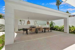 Outdoor dining - Cana Life Luxury | Beach Suite (Punta Cana)
