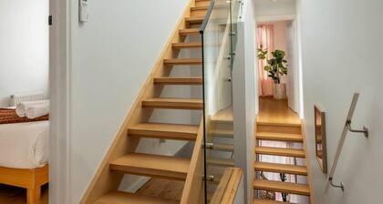 Chic Carlton Retreat | Rooftop, Central, Spacious