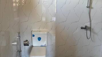 Asciugacapelli, asciugamani, sapone, shampoo