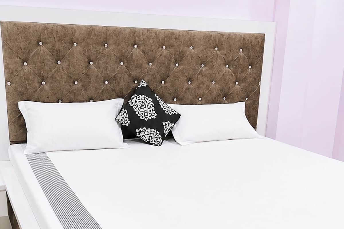 Hypo-allergenic bedding, desk, soundproofing, free WiFi