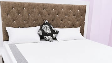 Hypo-allergenic bedding, desk, soundproofing, free WiFi